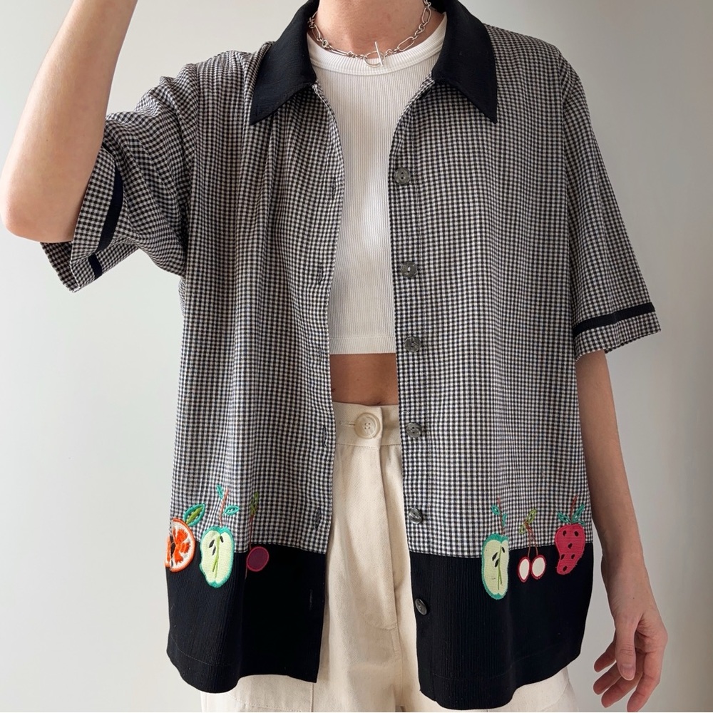 ‼️SOLD‼️ Vintage gingham fruit embroidered print short sleeve button down shirt - Picture 2 of 6